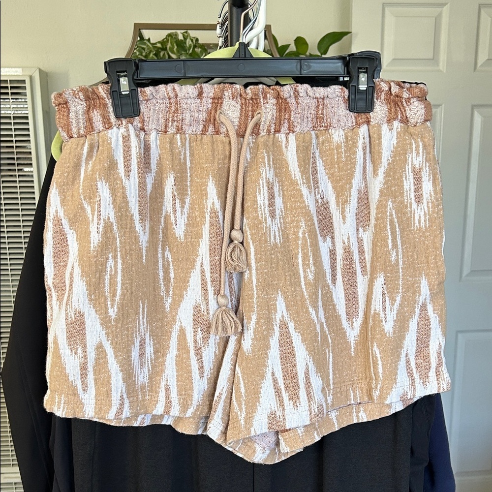 Aerie 100% Cotton Shorts. Size large. 4” inseam, 17” waist. Excellent condition.